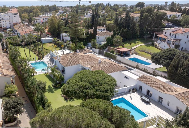 Foto 5164a962-ddf9-4451-a452-b2dcd63ae7c1. Casa adossada amb aparcament a Nueva Atalaya Estepona