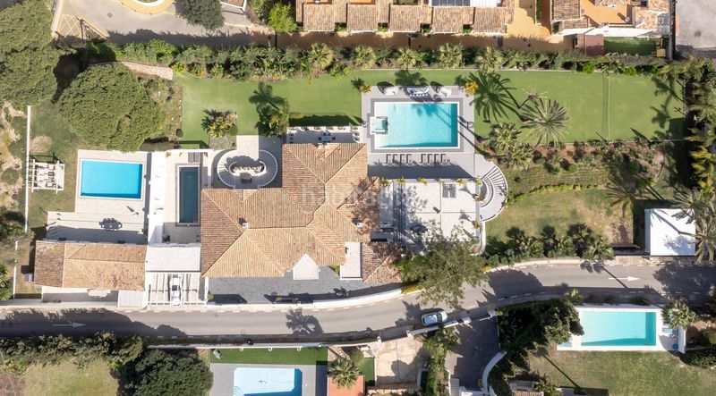 Foto 5b07fcf0-9af9-42ab-b060-58d6a2b9db65. Casa adossada amb aparcament a Nueva Atalaya Estepona