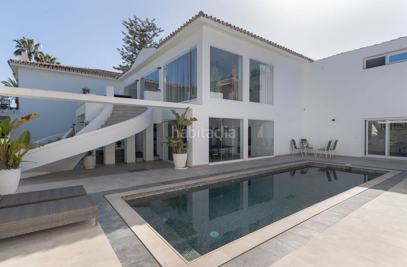 Foto e5c28c0e-cc25-4cfa-b9bd-7a317b6a0d72. Casa adossada amb aparcament a Nueva Atalaya Estepona