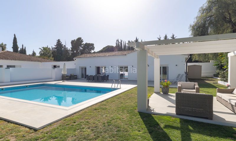 Foto eb9920b8-610f-4dbb-b5fa-f56724cc399d. Casa adossada amb aparcament a Nueva Atalaya Estepona