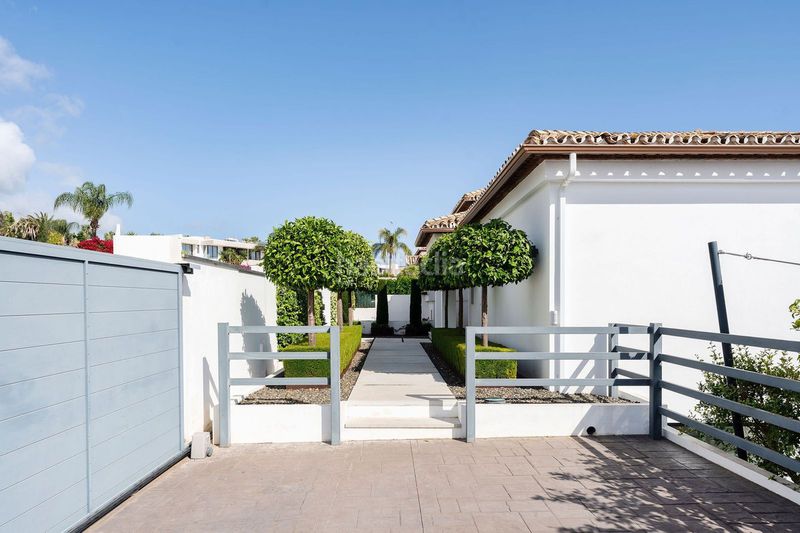 Foto 4a40022a-a58c-47fd-814f-c99f14b320ec. Casa adossada a Las Brisas Marbella