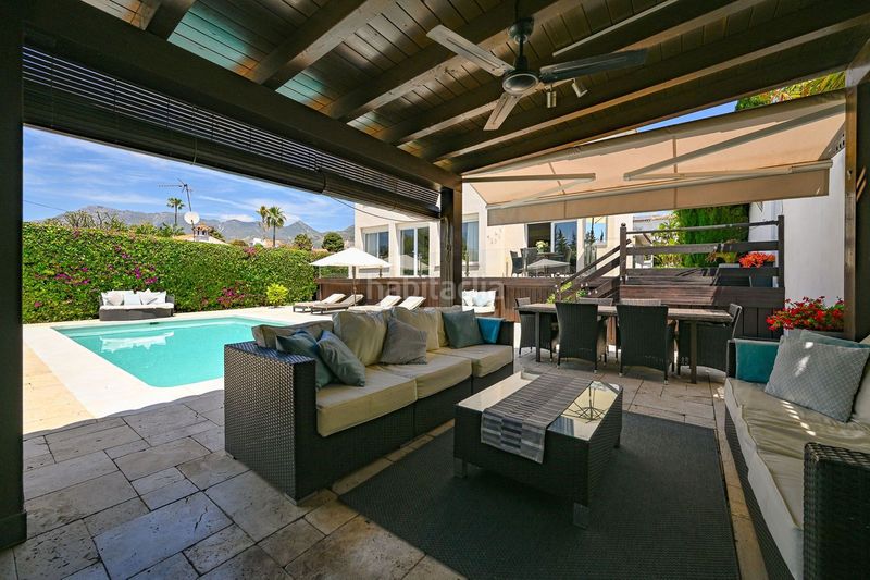 Foto 378c7e64-ff69-4945-b7d2-018f1e2d2c23. Casa adosada en Río Real Marbella