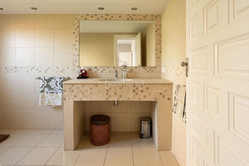 Foto 68e26ca4-9ebe-4063-960c-237eec3a468d. Casa adosada en Río Real Marbella