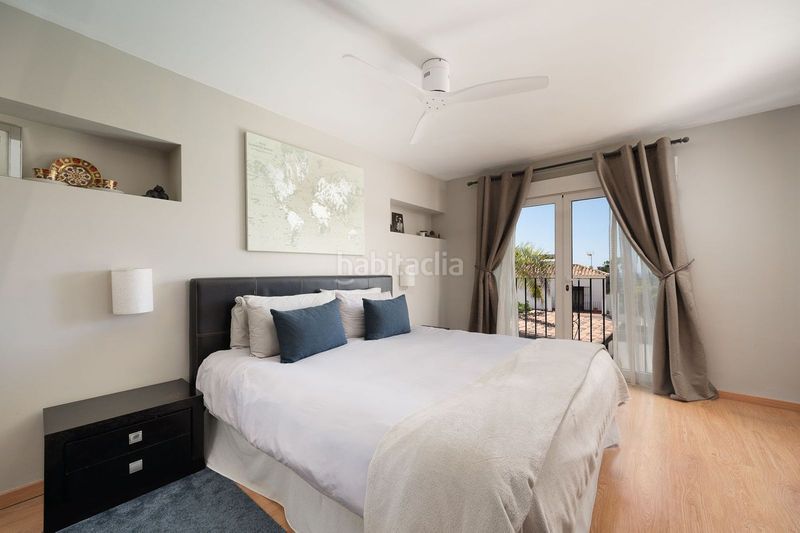 Foto ba5e973c-9e34-47d6-9cf6-6fa9deba12e7. Casa adosada en Río Real Marbella