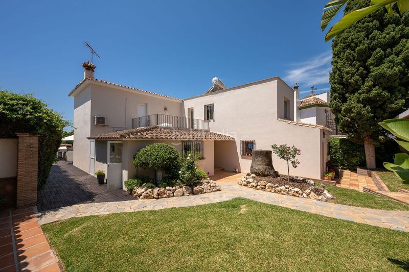 Foto bec54e01-a677-4804-84b5-8ffcd4942b2d. Casa adosada en Río Real Marbella