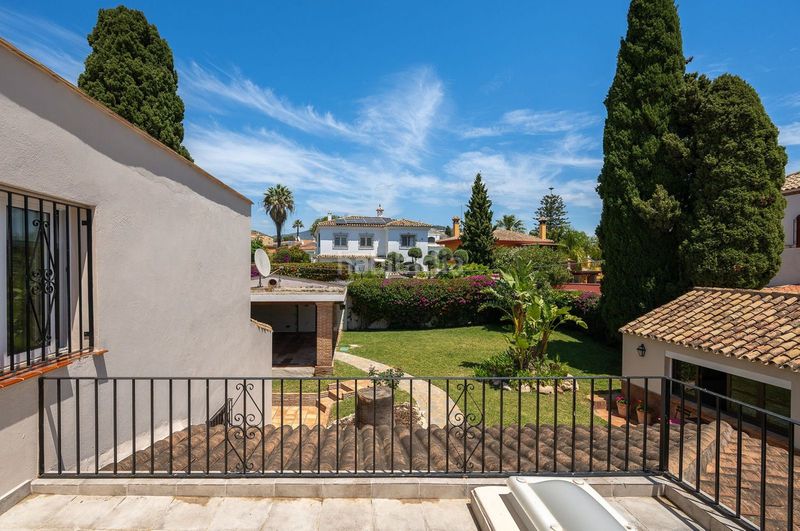 Foto c3d231f1-1e01-408d-ac08-13c6da151084. Casa adosada en Río Real Marbella