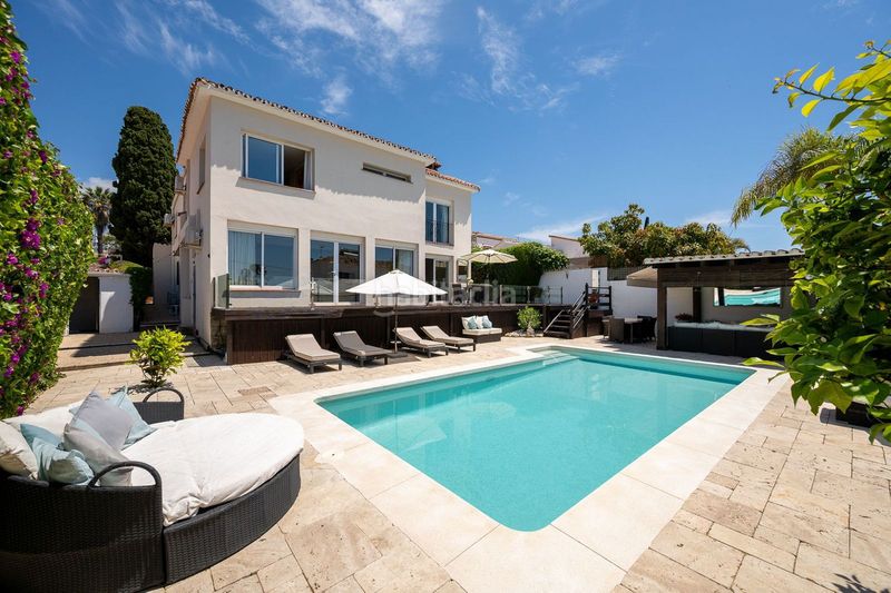 Foto c69448eb-54c6-4357-9228-6097a79ac45f. Casa adosada en Río Real Marbella