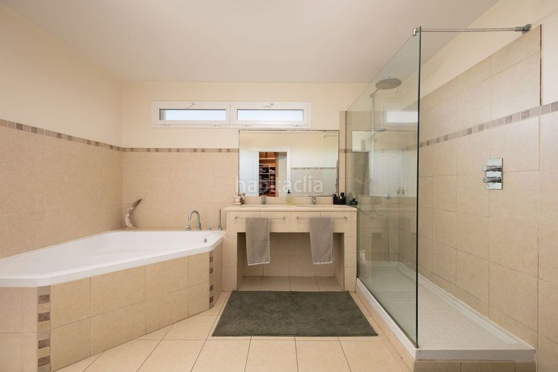 Foto ce9e44a2-2900-42f8-906b-79525c053b0e. Casa adosada en Río Real Marbella