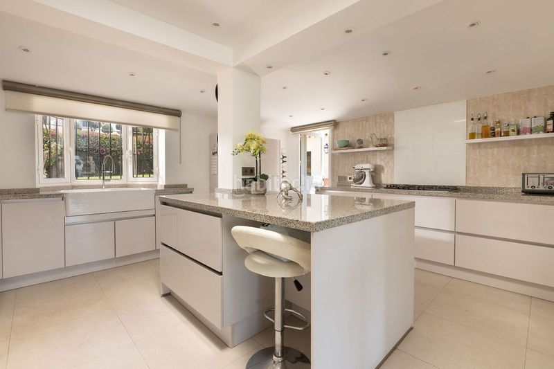 Foto d864fc34-c8cb-4886-8622-81e8ab7249c7. Casa adosada en Río Real Marbella
