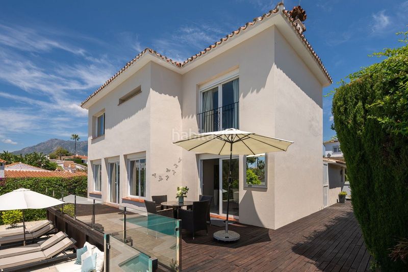 Foto dbe9fc77-f9d8-44b9-9083-ed69aaddc91c. Casa adosada en Río Real Marbella