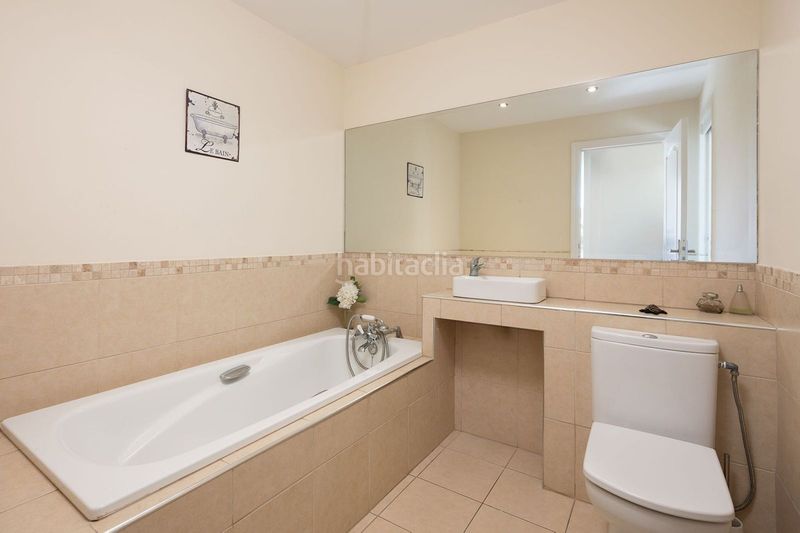 Foto f16f3ba4-18cc-4b6a-8892-1b0f73fc1478. Casa adosada en Río Real Marbella