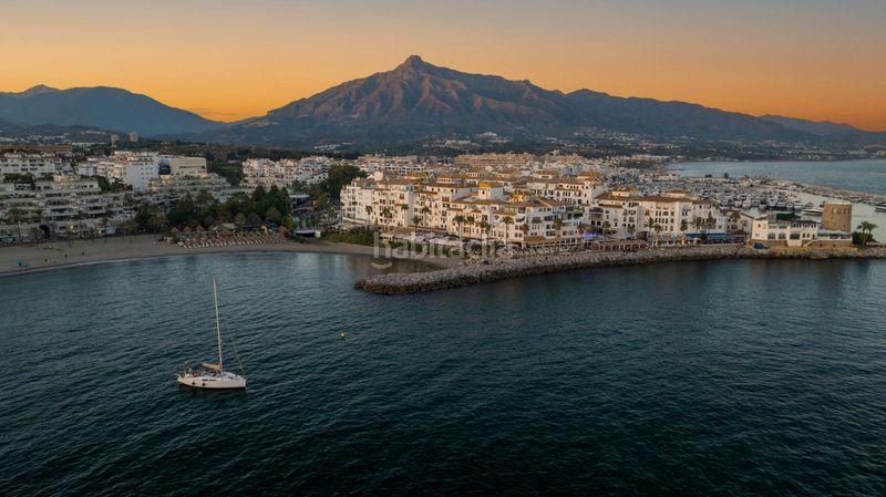 Foto 4a029846-4eb0-47ff-8a00-1d9d337872b2. Casa adossada amb aparcament a Bel - Air Estepona