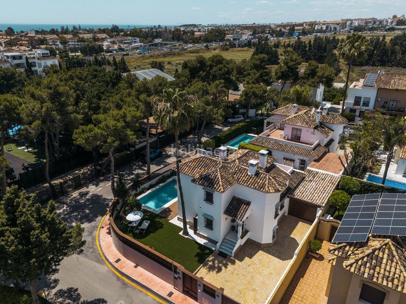 Foto 142e8390-c2c5-492c-b1d0-40d0a9a1c4c3. Casa adossada a Las Brisas Marbella