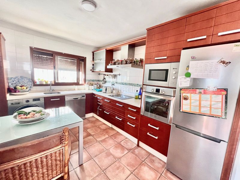 Foto c4fea28a-8225-4d75-a1d3-018a4b0bbd6d. Casa adossada a Las Brisas Marbella
