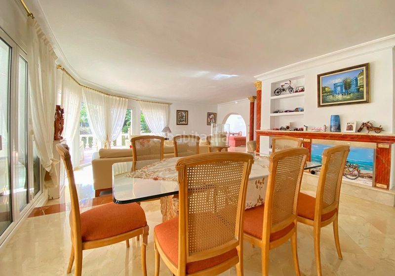 Foto 50e2aa40-16e8-4f2e-ab35-fc2603df621b. Casa adossada amb aparcament a Sierra Blanca Marbella