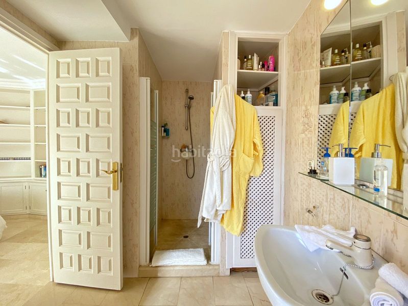 Foto 57c3c59c-a4f3-43e7-ace3-cc8be848e256. Casa adossada amb aparcament a Sierra Blanca Marbella