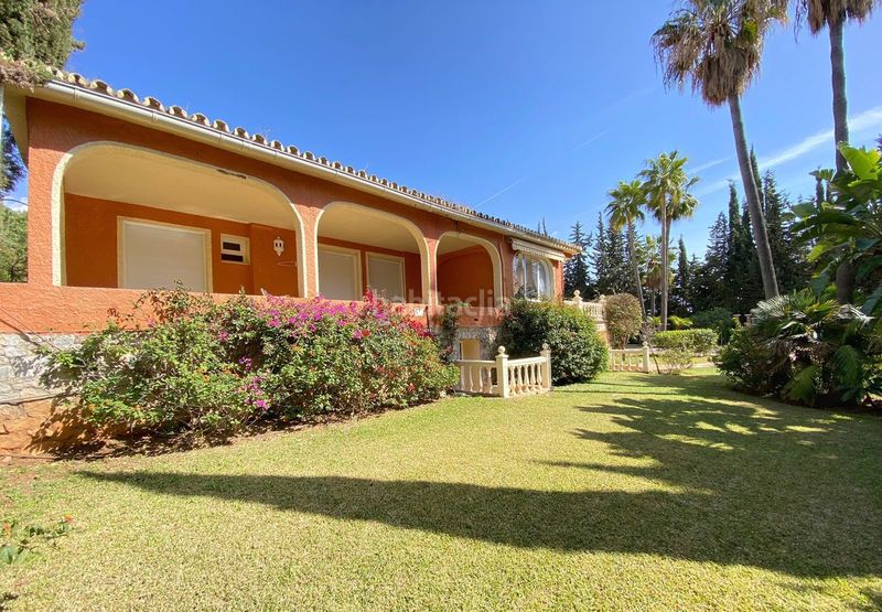 Foto 9102617f-b044-4047-b72e-aecb83a40517. Casa adossada amb aparcament a Sierra Blanca Marbella