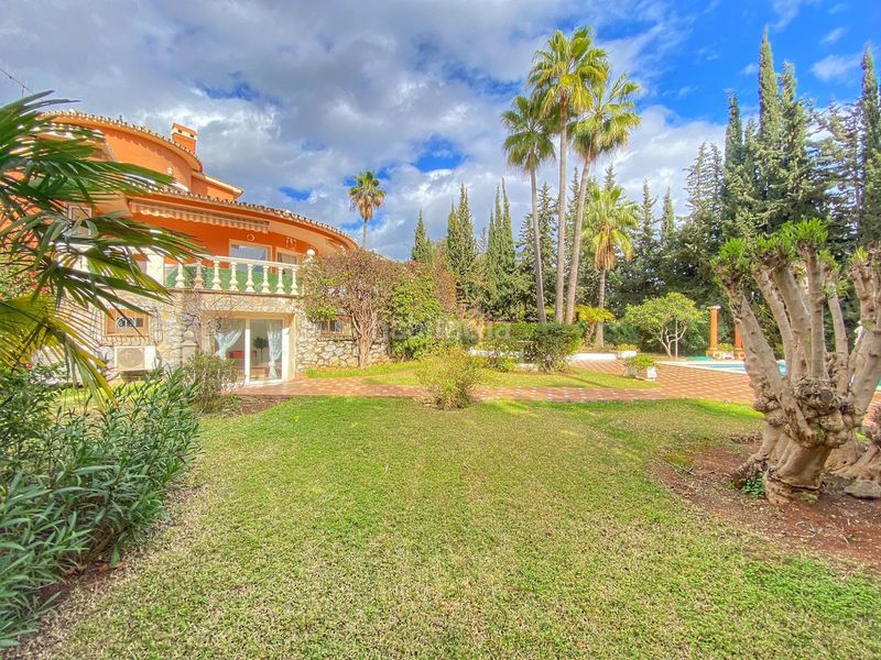 Foto b4aa7602-d978-4505-bc58-ea1e72905b54. Casa adossada amb aparcament a Sierra Blanca Marbella