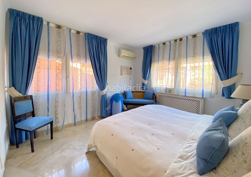 Foto c1a7c2a9-c2a1-4964-a1cc-592d29b120a9. Casa adossada amb aparcament a Sierra Blanca Marbella