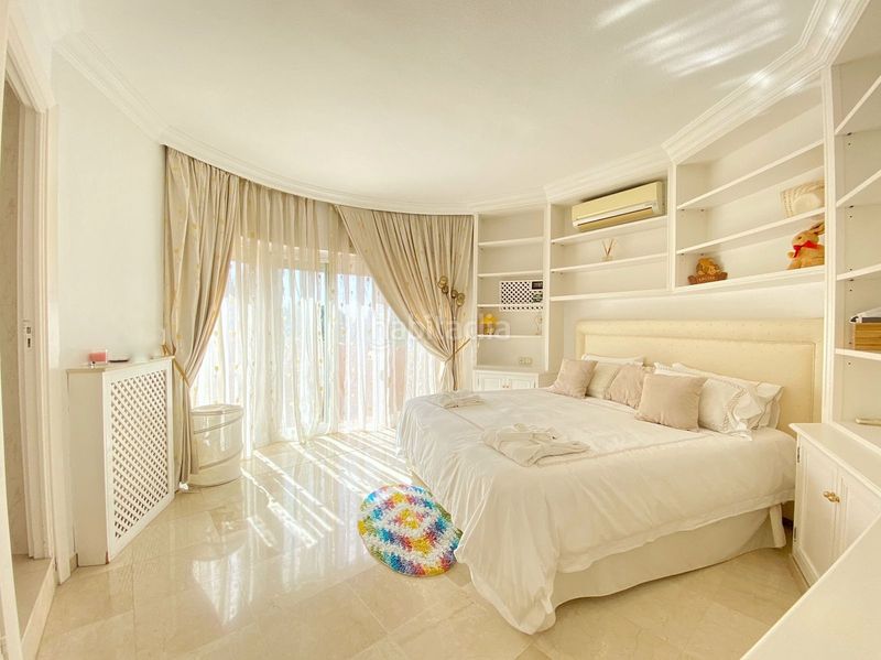 Foto d17df754-9c3e-46f0-b1d3-4aa8c8d09b46. Casa adossada amb aparcament a Sierra Blanca Marbella