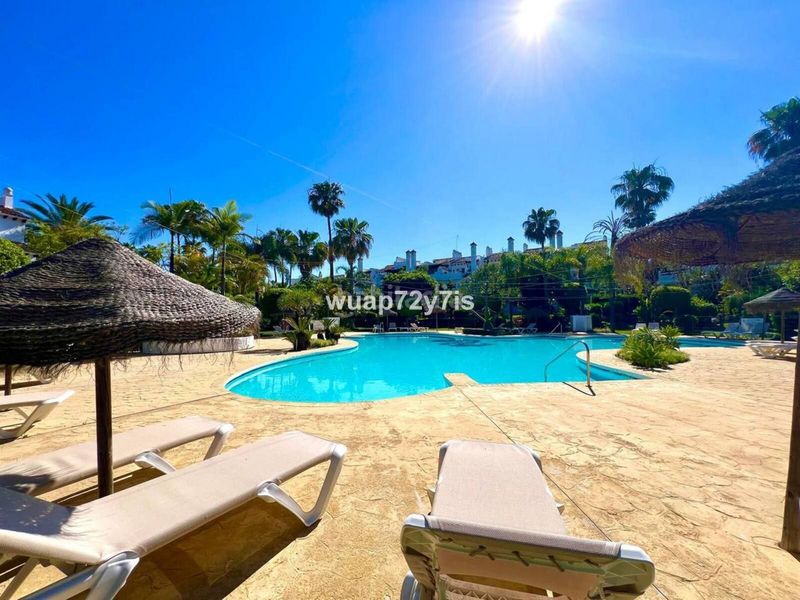 Foto ddc69aa3-7a8b-4a25-8b72-4a3ca696cd3c. Casa adossada a Centro Estepona