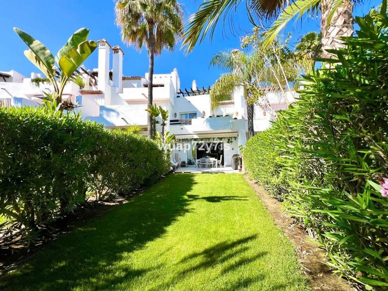 Foto de78d261-a785-49c5-9a42-a25d2cfb2c6d. Casa adossada a Centro Estepona