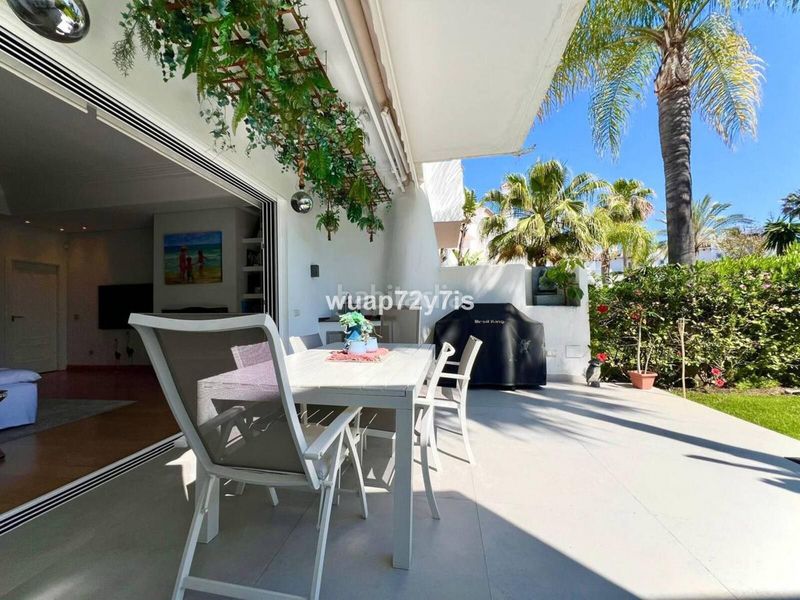 Foto f4335c7c-af02-4c44-9da8-4b90eeafe193. Casa adossada a Centro Estepona