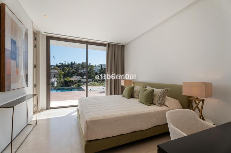 Foto c661ad4f-0499-4d34-87de-7aa0e7c1ce3d. Casa adossada a La Quinta Benahavís