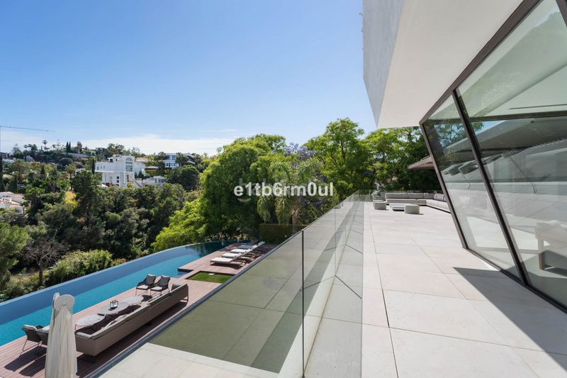 Foto a3a72c1d-3bb0-4aac-b4a9-f3cda6b43b48. Casa adossada a La Quinta Benahavís