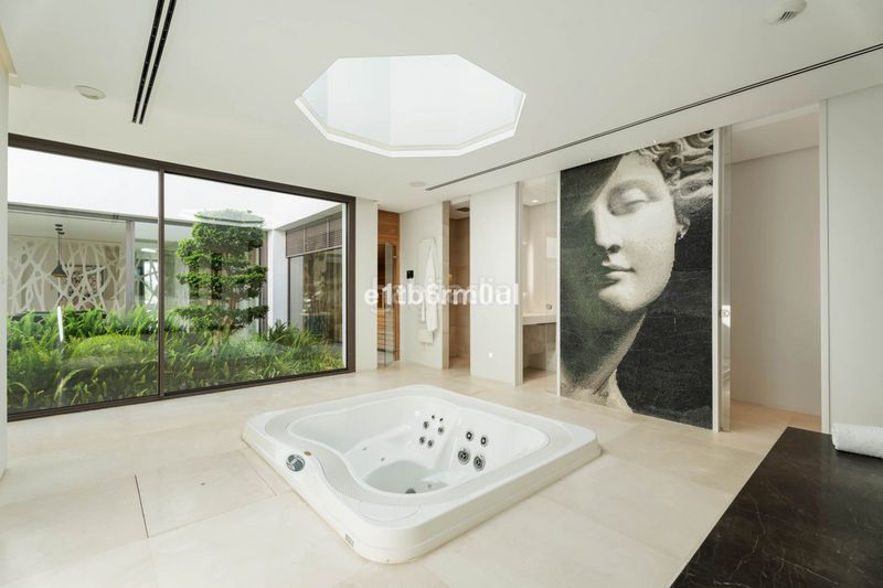 Foto c8d8ad61-09d8-4282-ae3e-9b01d3ba046e. Casa adossada a La Quinta Benahavís