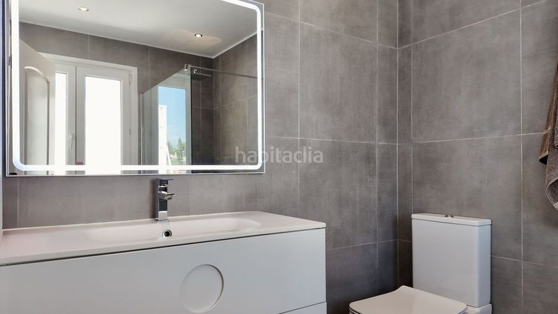 Foto 62b6b064-d20f-43ad-aeb1-43145edee110. Casa adosada en Las Brisas Marbella