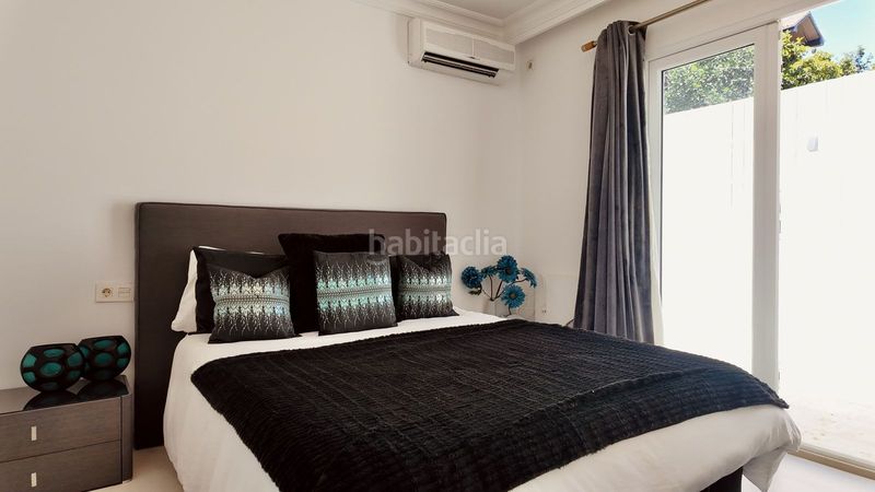 Foto a6815864-7ebf-449a-abf7-a37b511fdacc. Casa adosada en Las Brisas Marbella