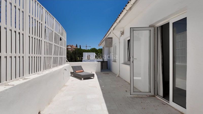 Foto fcb04afc-a9c0-4051-b550-c428024dfa0e. Casa adosada en Las Brisas Marbella