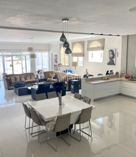 Foto 057a07f9-9fb8-4b99-878e-7a534cd2bf2b. Casa adossada amb aparcament a Las Brisas Marbella