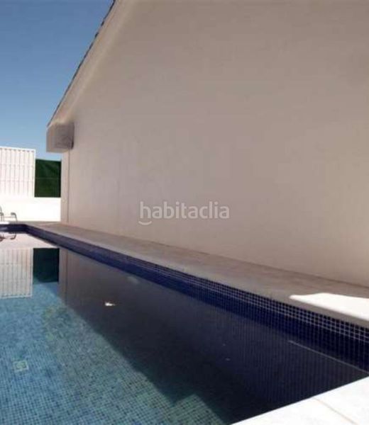 Foto bab51ab9-2637-43c8-babd-db0ee1c71940. Casa adossada amb aparcament a Las Brisas Marbella