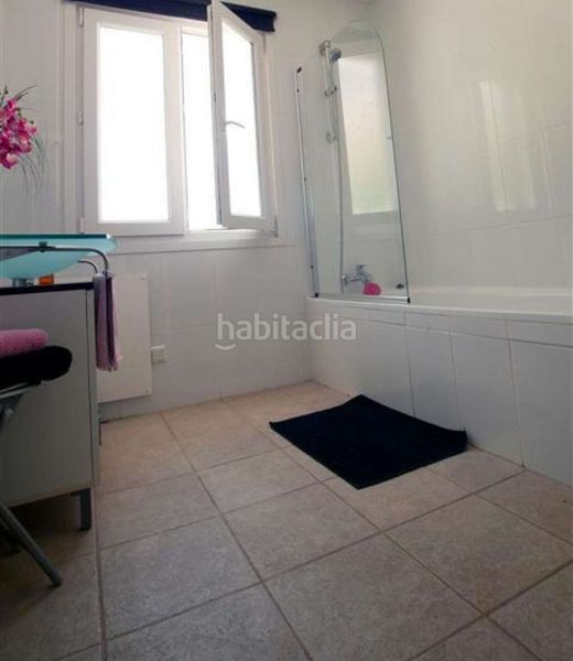 Foto ff7225ab-bfde-4226-850a-646f1c29d322. Casa adossada amb aparcament a Las Brisas Marbella