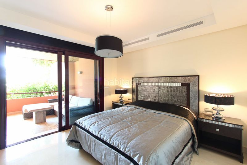 Foto 5a6ff8bd-d2db-47bc-a9fc-3c76baf6a76c. Piso en Puerto Banús Marbella