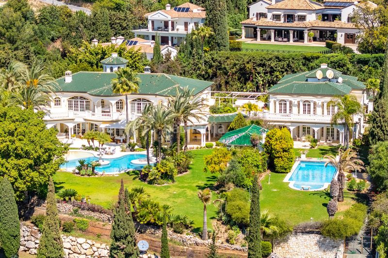 Foto 340f3f2f-c2fc-4bce-83ab-091bb0e185b8. Casa adossada a La Carolina - Guadalpín Marbella