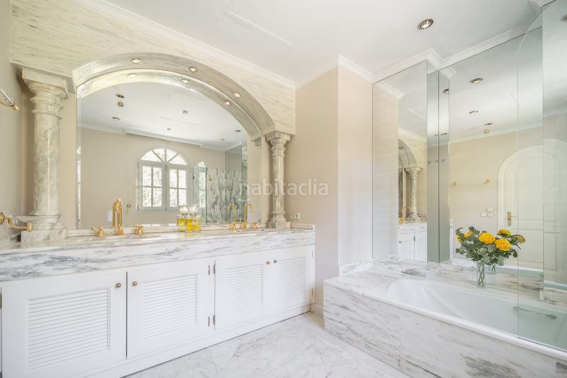 Foto d36e2058-c48c-4536-bb1b-704e7479fe9a. Casa adossada a La Carolina - Guadalpín Marbella