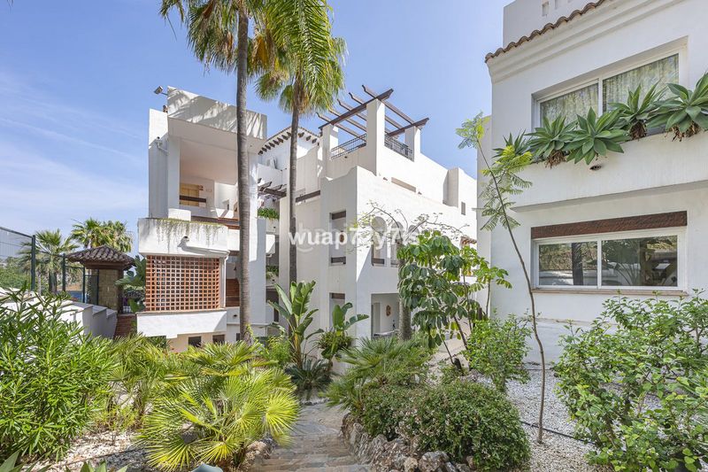 Foto b47763f6-4125-44f4-89ec-9f2be03a0fd9. Piso en Las Brisas Marbella