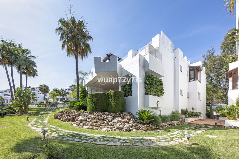 Foto ca48a417-f87e-4e8c-bf3e-a74adf67424f. Piso en Las Brisas Marbella