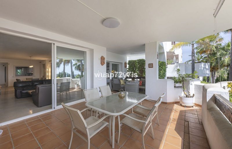 Foto cd86415e-af3c-48d0-9a37-015ec18d4ae0. Piso en Las Brisas Marbella