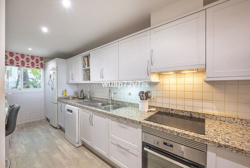 Foto ea4706f2-2f7c-476a-9d62-3d7837211e76. Piso en Las Brisas Marbella