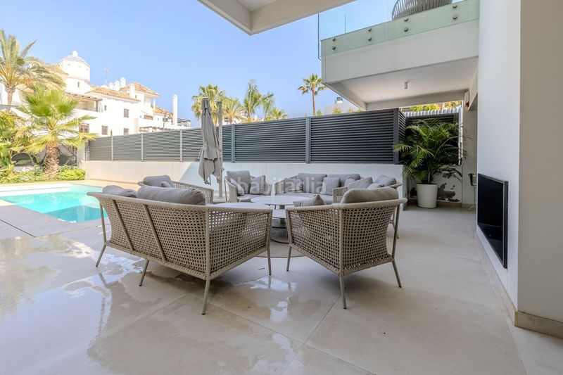 Foto 4145fa21-5ce5-4859-8fb3-4f6ddcf28d35. Casa adossada amb aparcament a Puerto Banús Marbella
