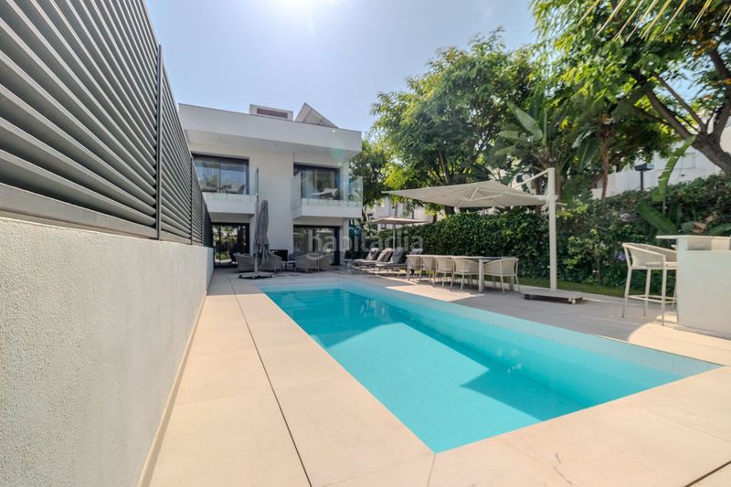 Foto 48a9e2b5-000c-4d8b-817f-07ace2800381. Casa adossada amb aparcament a Puerto Banús Marbella