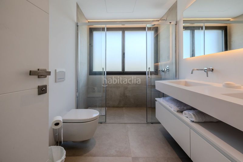 Foto f1663d19-d7f5-4df6-bd37-88b8bff8a23e. Casa adossada amb aparcament a Puerto Banús Marbella