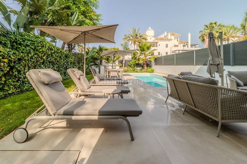 Foto f5bfa275-ab95-4235-9eb9-3b57dbd1a8f6. Casa adossada amb aparcament a Puerto Banús Marbella