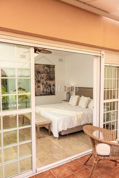 Foto f8c7b57f-6738-46df-84f7-085ee56e8e9d. Casa adossada a Sierra Blanca Marbella