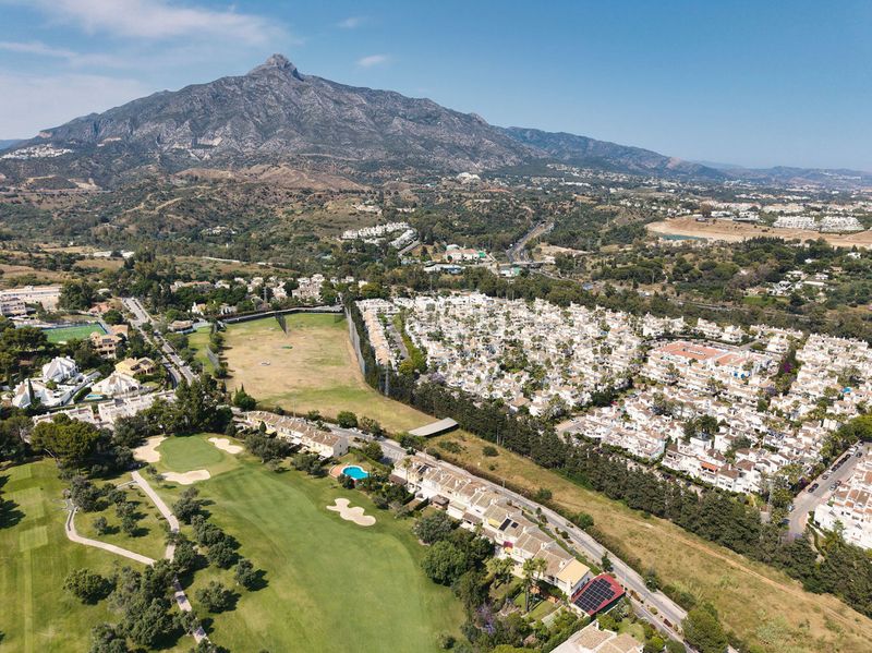 Foto 8f81350f-3cb0-47dd-b572-ae940db422bf. Casa adossada a Las Brisas Marbella