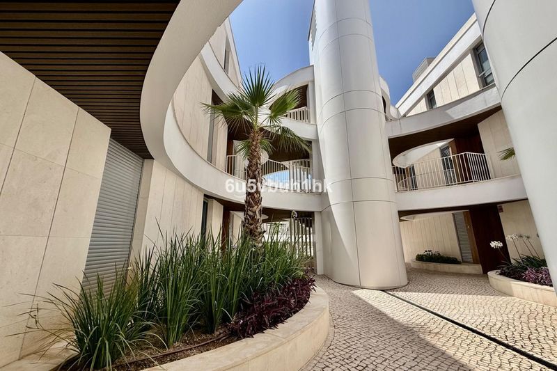 Foto 117d5236-05b7-4b0f-88f5-67de4916aa52. Piso en Elviria Marbella